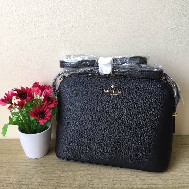 ของแท้ 💯% KATE SPADE CEDAR STREET MANDY BAG กระเป๋าสะพายรุ่นยอดนิยม สุดฮิต กระเป๋าขนาดน่ารัก วัสดุ saffiano ด้านหน้าประดับด้วยโลโก้แบรนด์สีทองสุดหรู