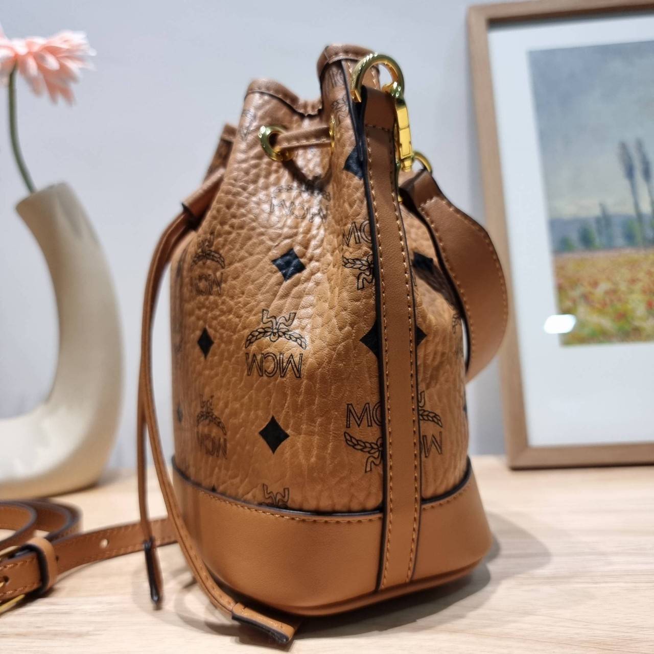 M.C.M MINI DESSAU DRAWSTRING BAG IN VISETOS กระเป๋าสะพายทรง bucket ไซส์ mini เกรดออริ สลับแท้ 1:1 ใช้งานต่างประเทศได้