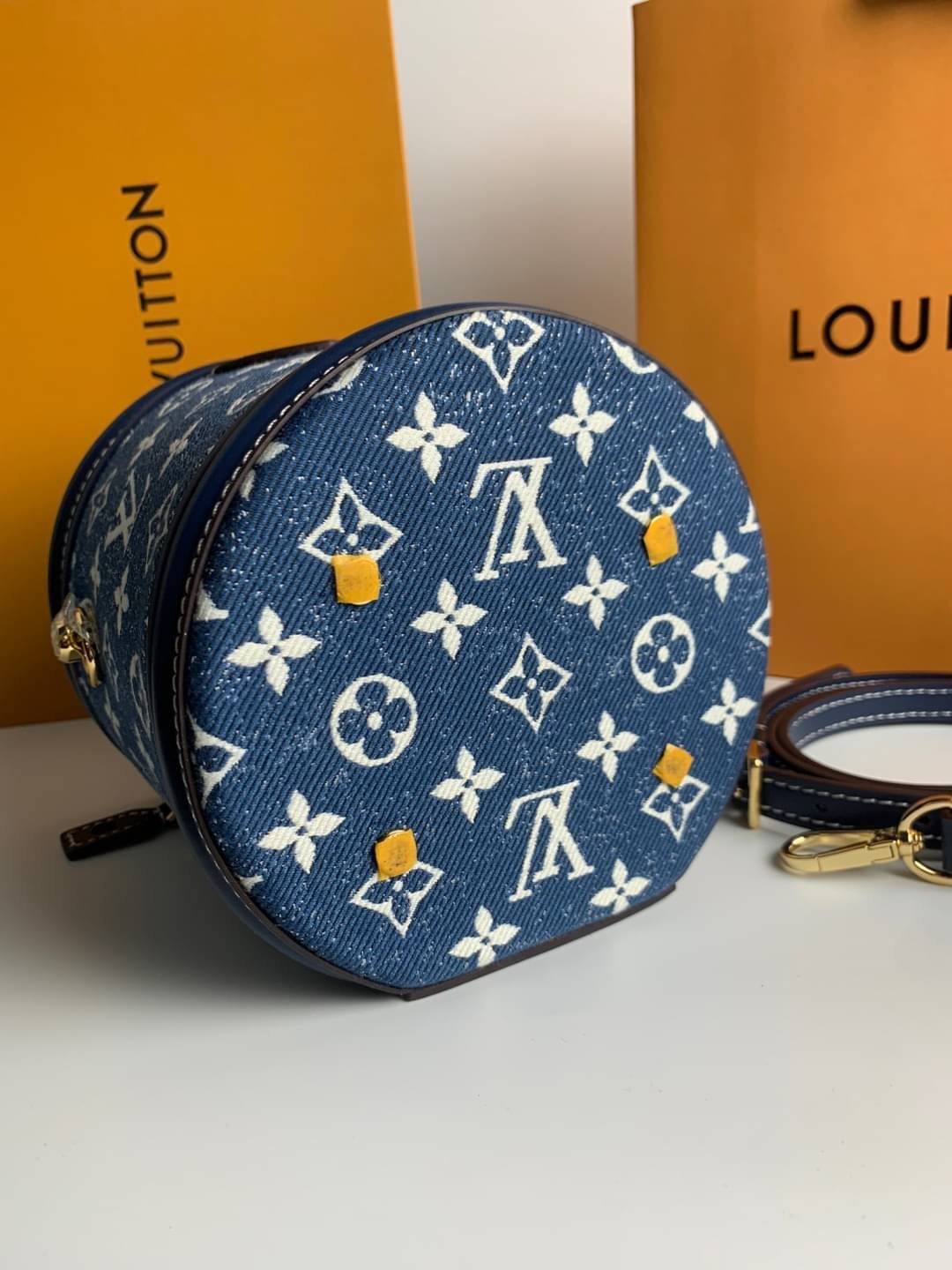 ORI Louis Vuitton Cannes / LV CANNES เกรดออริจินอลเทพ สินค้าจริงตามรูป เนื้องานสวยงาม หนังแท้ พร้อมส่งที่ไทย