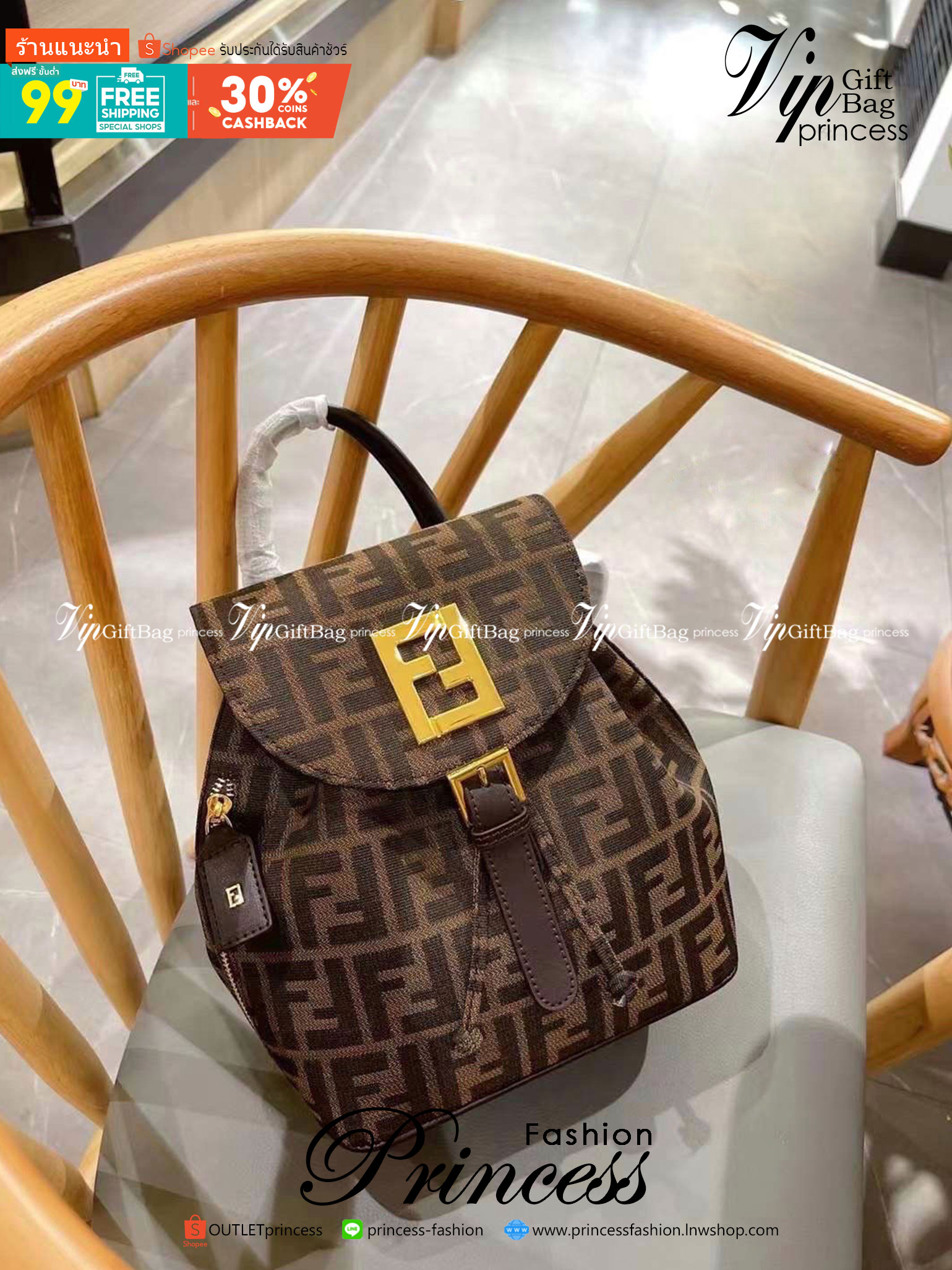 FENDI BACKPACK MONOGRAM กระเป๋าเป้เฟนดิ ทรงขนมจีบเปิดหน้า ผ้าทอลาย งานสวยปั้มทุกจุด ขนาดกำลังดีทรงน่ารักน่าใช้มากค่ะ ลายโมโนแกรมสวยตามฉบับแบรนด์ เด่นด้วยลายสัญลักษณ์แบรนด์ที่ฝากระเป๋า ตัดกับอะไหล่สีทอง ตกแต่งที่คล้องสายด้วยโลโก้ตัว FF สวยสะดุดตา ภายในกระเ