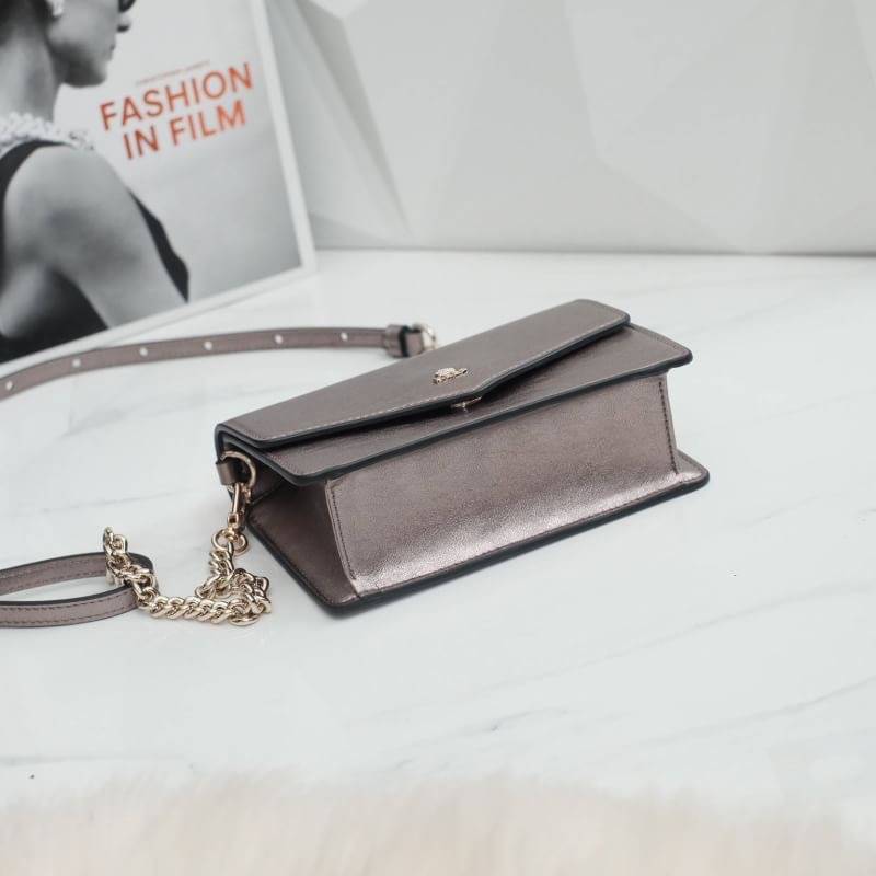 ทรงน่ารักมาก ใบเล็ก สี Glitter ✨ Limited รับ (summer) **KEEPBAG_Aris กระเป๋าใบใหม่เอาใจสาวทุกสไตล์เลยค่ะ 🌈🌈Summer นี้ ใครกำลังมองหากระเป๋าใบเล็กกะทัดรัด เหมาะกับทุกๆวัน ใช้งานง่าย ใส่ของครบใบนี้แนะนำเลยค่า น้ำหนักเบา สะพายไม่เจ็บไหล