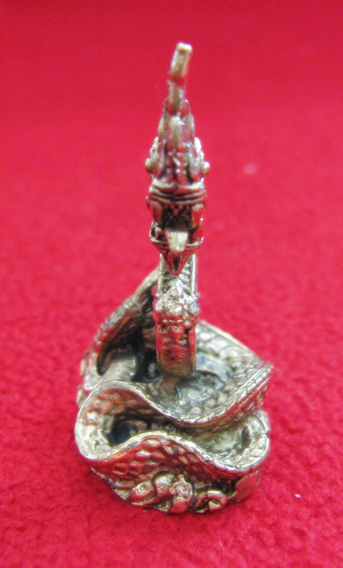 องค์พญานาค สูง4ซม. เนื้อทองเหลือง(ตั้งบูชาหน้ารถ)พร้อมใบคาถาค่ะ