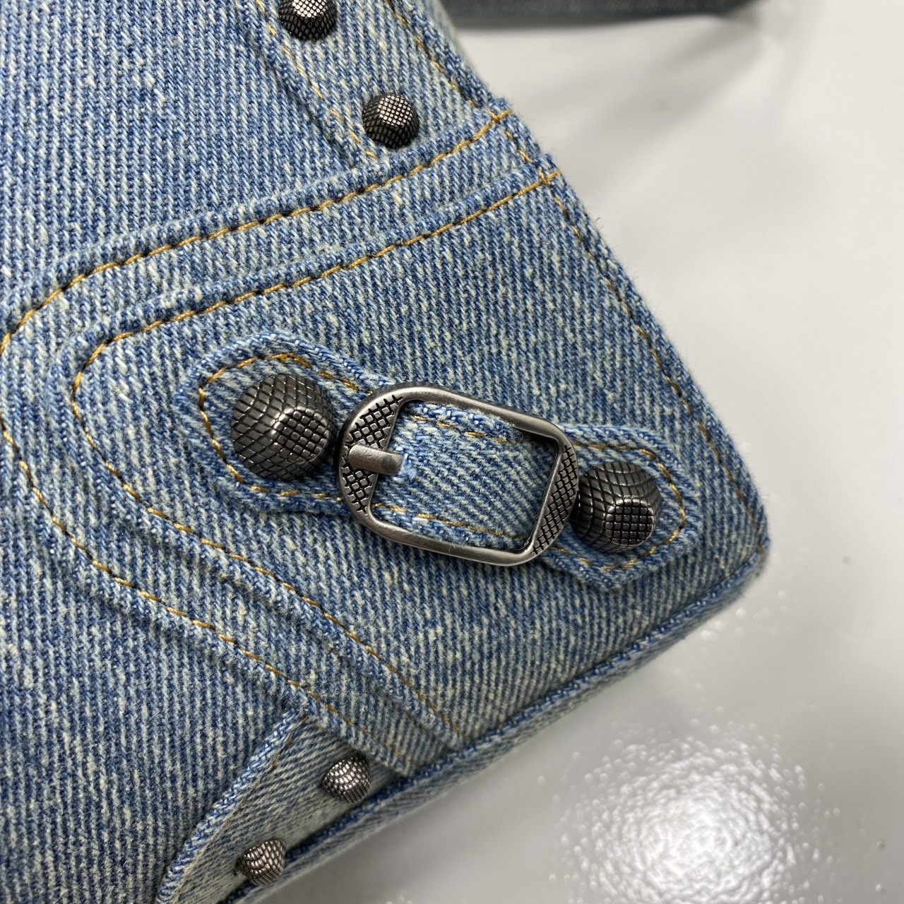 Balenciaga NEO CAGOLE XS HANDBAG DENIM IN BLUE aged-silver hardware กระเป๋าสะพายเดนิม สวยเท่ เกรดออริ 1:1 สลับแท้ ใช้งานต่างประเทศได้