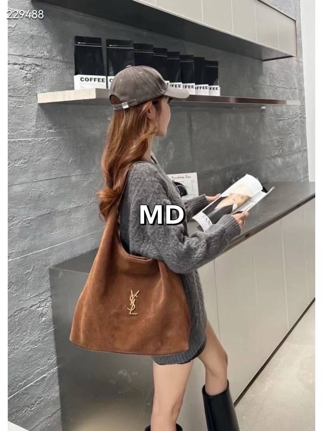 YSL Hobo Leather Bag / YSL Hobo Suede Bag กระเป๋าสะพายทรงโท้ทใบใหญ่รุ่นใหม่ หูจับในตัวใช้งานง่ายจุของได้เยอะ งานหนังเรียบและงานหนังกลับสีน้ำตาล ดีไซน์เรียบแต่หรู