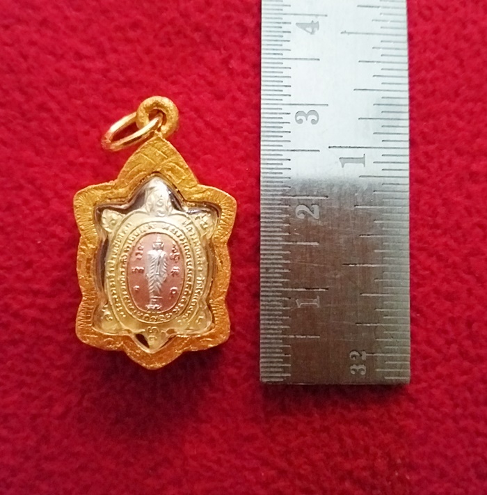 สินค้าหมดค่ะ จี้เต่าหลวงปู่หลิว ปางเปิดโลก เนื้อสามกษัตริย์เลี่ยมทองไมครอนพร้อมใบคาถาค่ะ