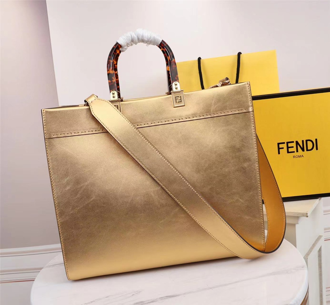FENDI Sunshine Medium Leather Tote Metallic Gold / FENDI Shopping bag กระเป๋าสะพายทรง shopping สีทองสวยหรู ใบใหญ่ จุใจ!! ดีไซน์คลาสสิควินเทจ สวยหรู ภายในโล่งกว้างมากๆ ใส่ของจุสุดๆ