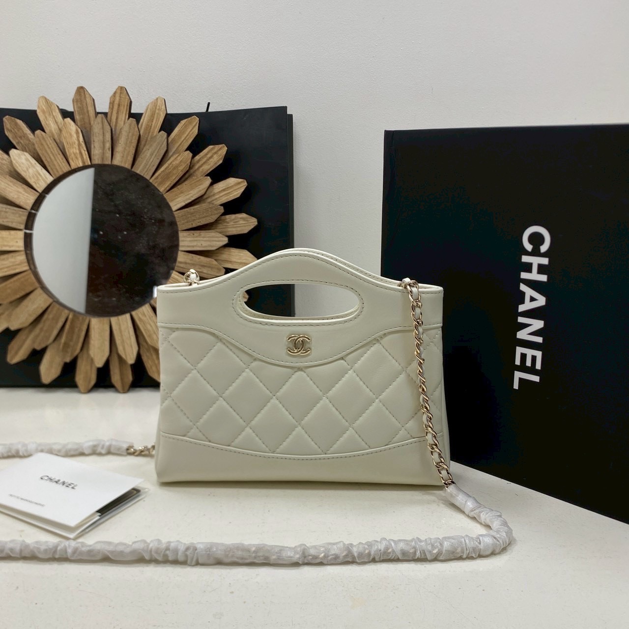 ORI หนังแท้ | Chanel 24S 31 Mini Clutch with Chain กระเป๋าสะพายดีไซน์น่ารัก ใบเล็กพร้อมสายโซ่ หูจับในตัว สวยเรียบหรู
