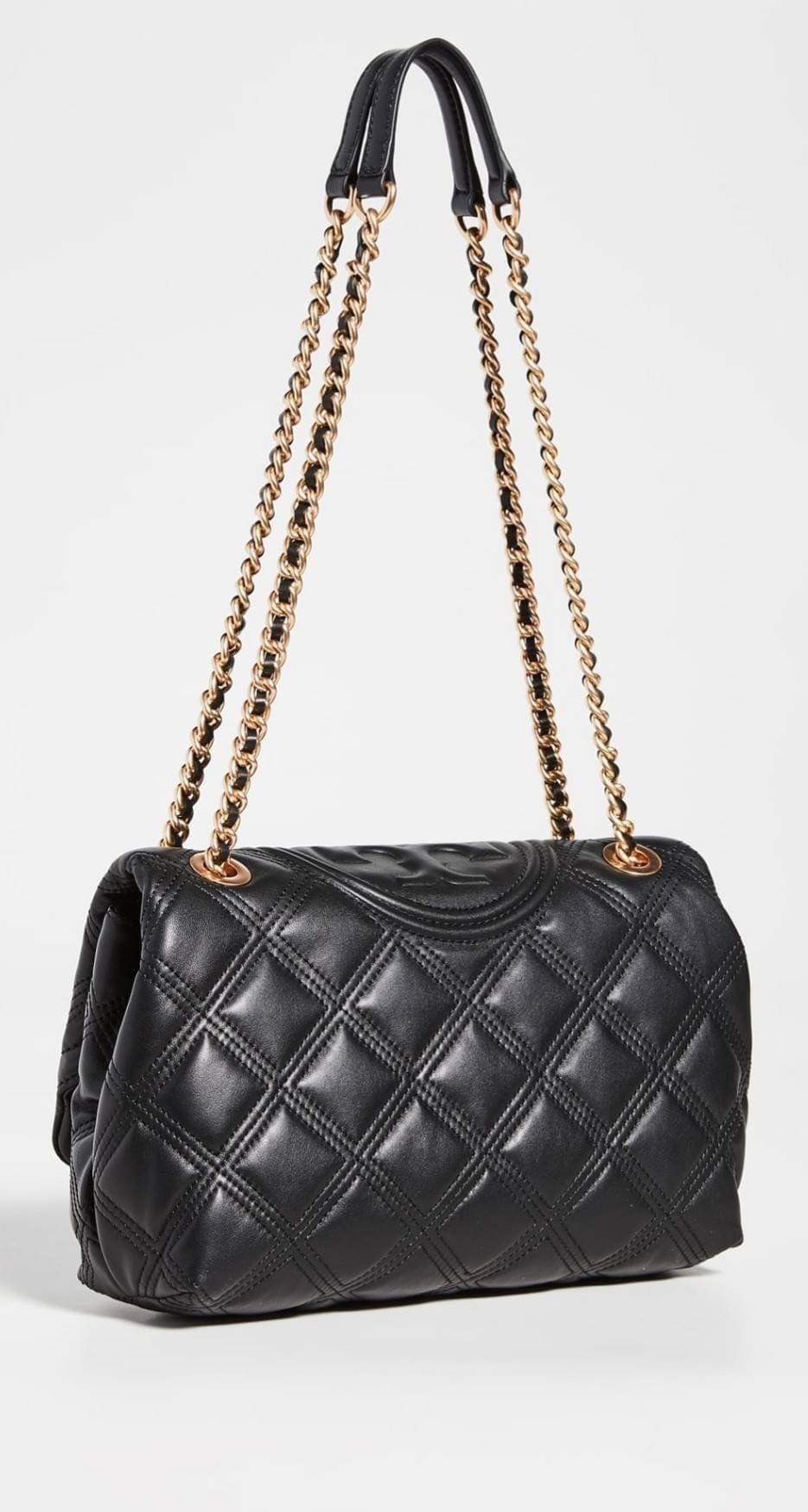 TORY BURCH FLEMING SOFT CONVERTIBLE SHOULDER BAG รุ่นหายากที่สาวๆตามหา มาพร้อมเสิร์ฟความสวยถึงบ้านไปเลยจ้า รอบนี้คัดสีสวยๆมาให้ได้ช้อปกันอย่างจุใจไปเลย กระเป๋าสะพายไหล่ หนังแท้นิ่มเต็มใบ สวยหรูดูแพง เปิด-ปิดด้วยตัวกดล็อคแน่นหนา สายสะพายในตัวปรับใช้ได้ 2 แ