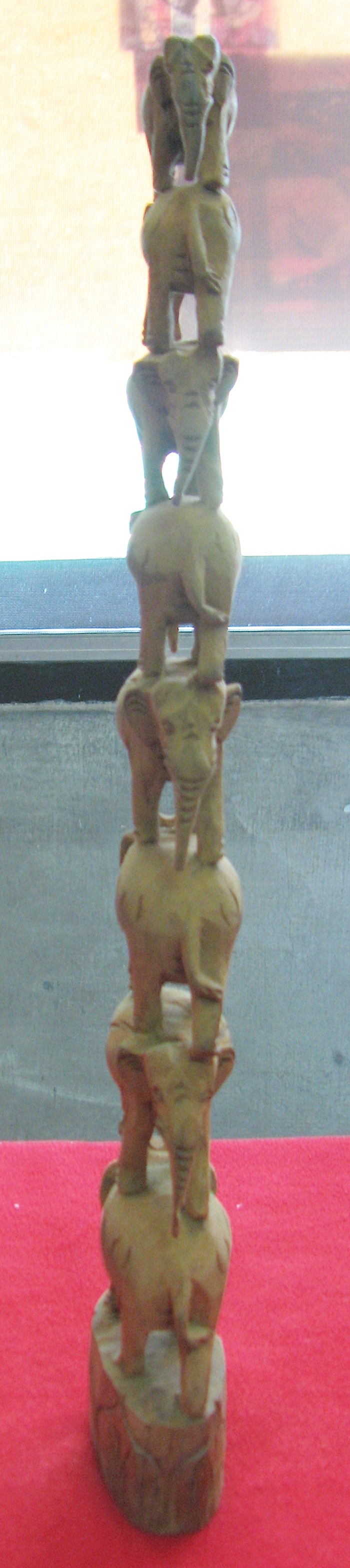 ไม้แกะสลักรูปช้าง8ตัวค่ะ