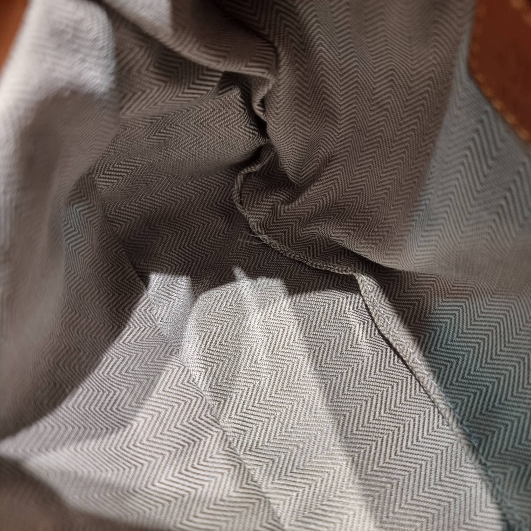 LOEWE MINI PUZZLE BAG IN CLASSIC สุดยอดแบรนด์ที่ดีไซน์เป็นเอกลักษณ์ โดดเด่น สวยหรู กับกระเป๋าสะพายข้างทรงกล่อง ไซส์มินิ สไตล์พัซเซิล