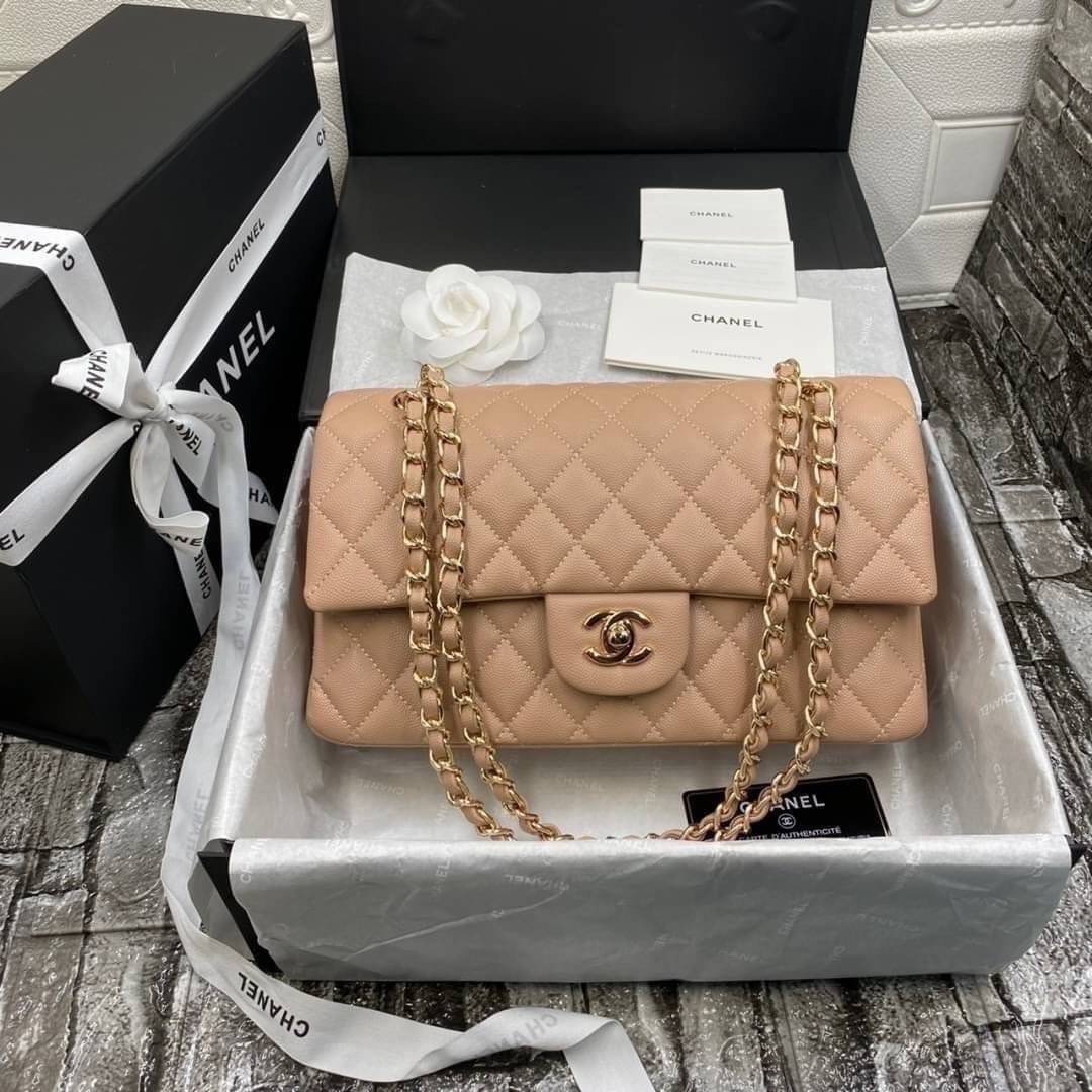 หนังแท้ CHANEL Classic Caviar 25cm กระเป๋าสะพายคลาสสิก หนังแกะและโลหะสีทอง ภาพสินค้าถ่ายจากงานขายจริง ใช้งานต่างประเทศได้