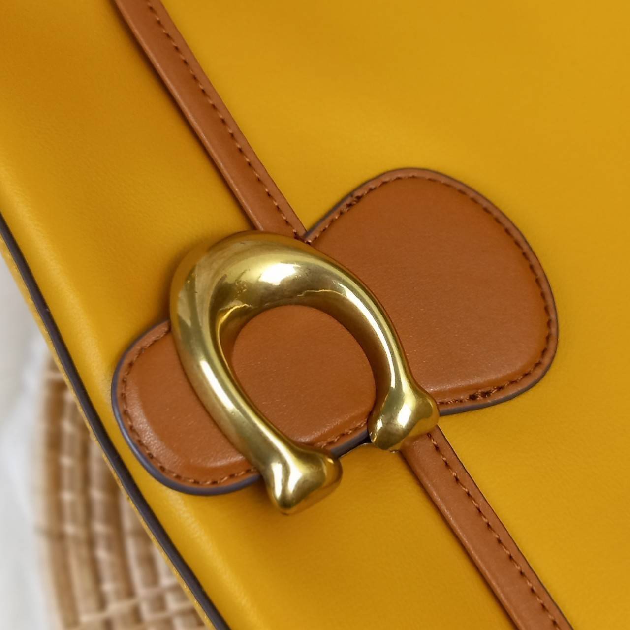 COACH SOFT TABBY SHOULDER BAG (C4823//C5261) กระเป๋าถือ กระเป๋าสะพาย ที่ใครๆก็เข้าถึงได้ หรูหรา คลาสสิค ลุคเรียบร้อย แต่ความสวยไม่น้อย! ดาเมจความลุคผู้ดีรุนแรงมาก!!เกินต้าน!!// วัสดุหนังแท้ทั้งใบ หนังเรียบ หนังนิ่มมากๆ อยู่ทรงสวยมากๆด้วย// ด้านในโล่งกว้าง