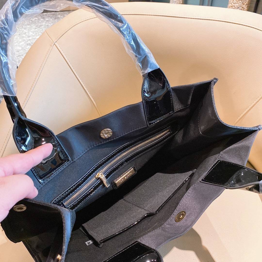 TORY BURCH ELLA PATENT MINI TOTE TOTE BAG กระเป๋าทรง SHOPPING วัสดุ NYLON ทั้งใบตัดด้วยหนังแก้วเงาสีดำ