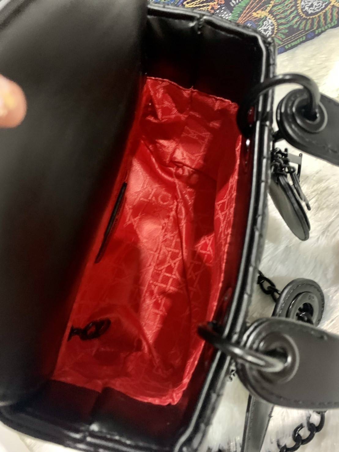 VIP 】MICRO LADY DIOR BAG Cloud ฺBlack & Pink My ABC Cannage Lambskin : VIP GIFT WITH PURCHASE (GWP) พรีเมี่ยมกิ้ฟ Limited Edition จาก DIOR DUTYFREE COUNTER ความสง่างามอีกหนึ่งรุ่นของ Dior รูปทรงสีเหลียม ขนาดกระทัดรัด อะไหล่เข้ากับสีกระเป๋า ตั้งอยู่ทรง ฐาน