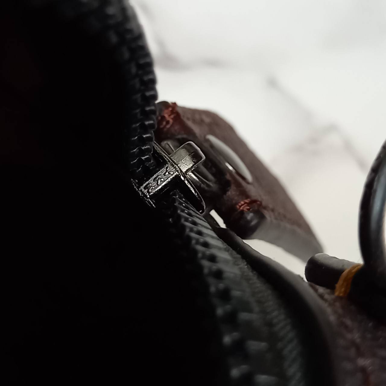 COACH Camera Bag 26, rainbow-red pattern COACH Camera Bag 16 With Horse And Carriage Print and Heart OXBLOOD (F79369 F88264) 🍁น่าใช้มากมาย รุ่นนี้มาพร้อมสายสปอร์ตใหญ่ ถอดเก็บได้ ปรับระดับได้ หนาแน่น ทนทาน จุของได้เยอะพอสมควร //วัสดุแคนวาส