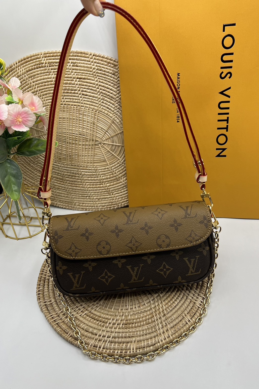 LV Wallet on Chain Ivy / LV IVY BAG กระเป๋าสะพายรุ่นยอดนิยม ใช้งานได้ทั้งธีมกลางวันและกลางคืน สวยหรู ดูแพงที่ถูกต้องมาก เกรดออริ 1:1 ใช้งานต่างประเทศได้