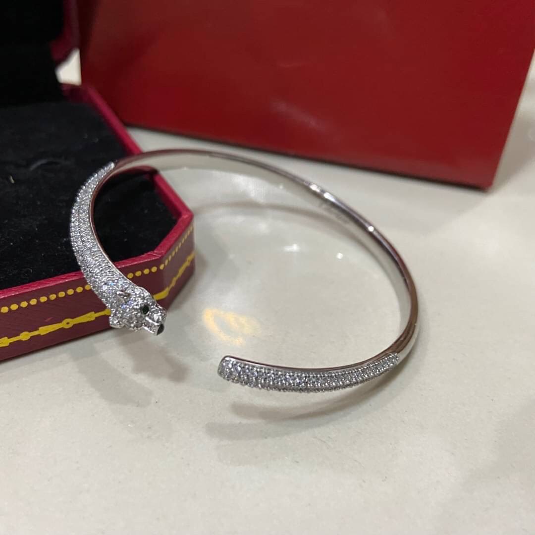 PANTHERE DE CARTIER BRACELET กำไลข้อมือหัวเสือเพชรคาเทียร์ งานปั้มทุกจุด วัสดุคุณภาพดี ไม่ลอกไม่ดำ ภาพสินค้าถ่ายจากงานขายจริง ใช้งานต่างประเทศได้