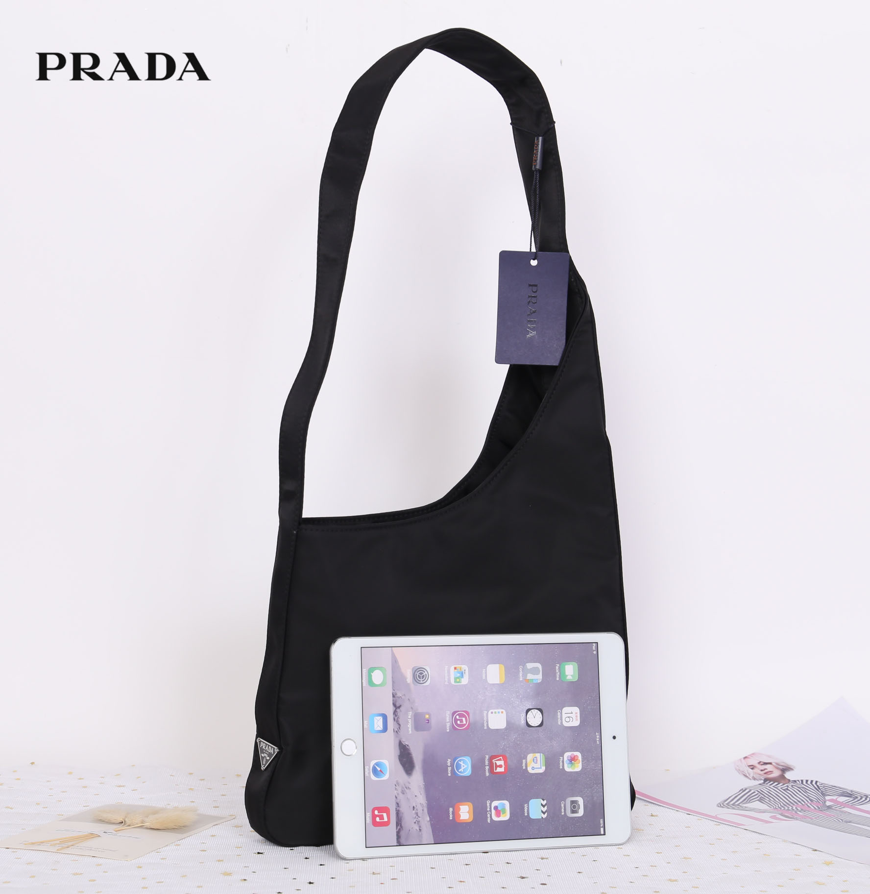 PRADA Nylon Shoulder Bag Black Auth 6304 กระเป๋าสะพายไหล่ทรงสวย ดีไซน์เก๋ วัสดุผ้า Nylon เนื้อหนาคุณภาพดี อะไหล่เงินสุดหรู เปิดปิดแบบฉีกลอก ด้านในโล่งกว้างจุของได้เยอะเลยค่ะ