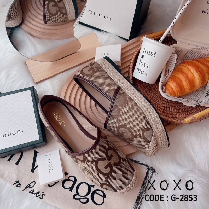 Gucci แบบใหม่ เพิ่งมาค่ะ (ส้นสูง1 นิ้ว) GG jumbo ปอเตัวใหม่ล่าสุดค่ะ ลาย GG ใหญ่ ผ้าทอ เหมือนแท้ ปั้มแบรนด์ หน้ากว้าง ใส่สบาย แมทส์ชุดง่าย น้ำหนักเบา