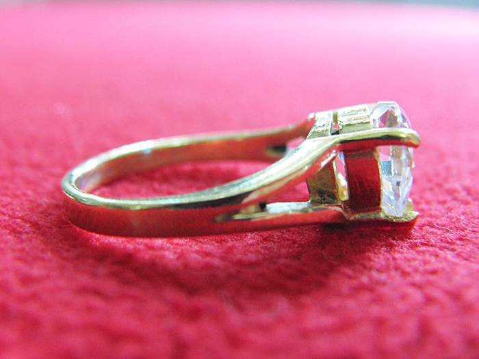 สินค้าหมดค่ะ แหวนเพชรทองเหลือง แบบ4(หัวใจ1ดวงหนามเตย)ค่ะ