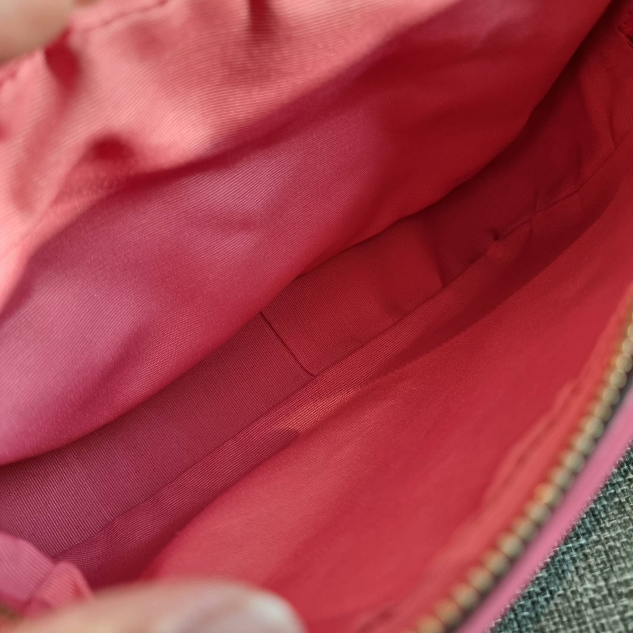 OUTLET 】COACH F68168 JES CROSSBODY IN SIGNATURE CANVAS รุ่นยอดฮิต!! กระเป๋าสะพายข้าง รุ่น 2 ซิป ใบใหญ่จุใจ สีคลาสสิคขายดี!! วัสดุหนังแคนวาสเคลือบลาย เปิด-ปิดด้วยซิป 2 ช่องหลัก ใช้งานง่าย ทรงสวยมากๆรุ่นนี้ มาพร้อมสายสะพาย crossbody ปรับได้ตามตัว ภายในใส่ขอ