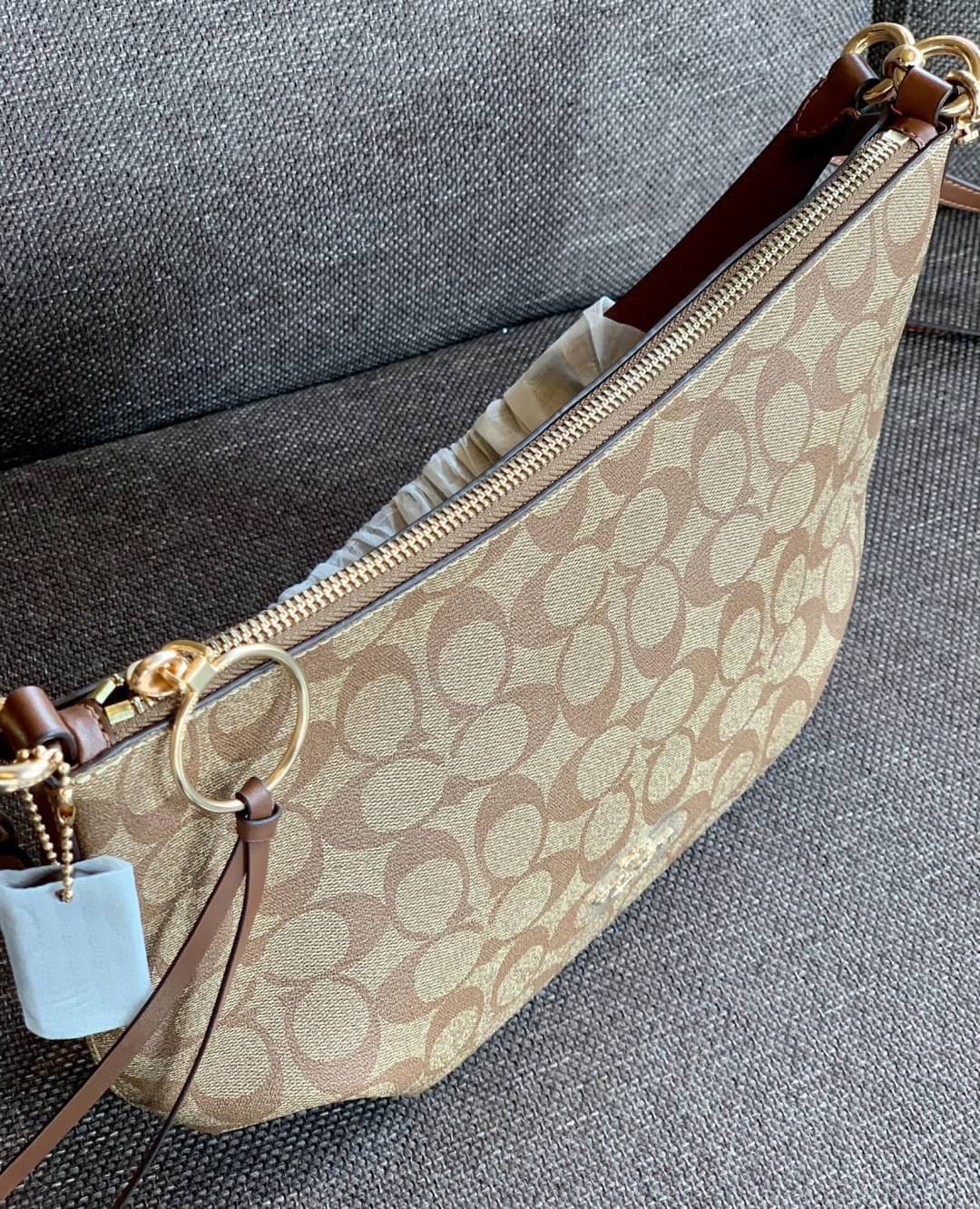 OUTLET 】ปรับราคาลง ได้ไปไม่ผิดหวังแน่นอนจ้าา💥 Coach Pebble Leather Small Skylar Hobo Shoulder Bag((90738)) พร้อมส่งที่ไทย ล่าสุด! กระเป๋าหิ้ว//สะพายข้างได้ ทรงน่ารัก ละมุน หนังแท้ หนังนิ่มมือดีมาก หลงรักแน่นอนค่าา! เปิดปิดกระเป๋าแบบซิปมีพู่ห้อย ใช