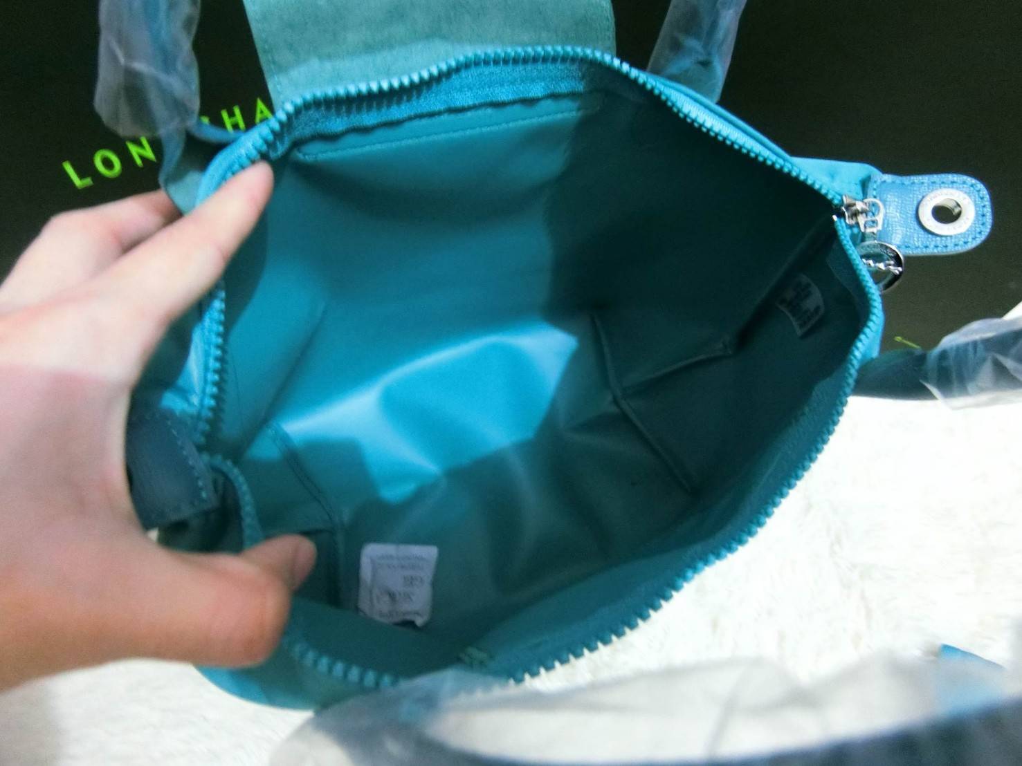 Longchamp Size S สินค้าใหม่ ของแท้!! เป็นล็อตผลิตเกินออเดอร์จากโรงงาน มาพร้อมการ์ด/ถุงผ้าแบรนด์/ถุงกระดาษแบรนด์ Size S: 25 x H. 23 x 16 cm. Color: Turqoise 264