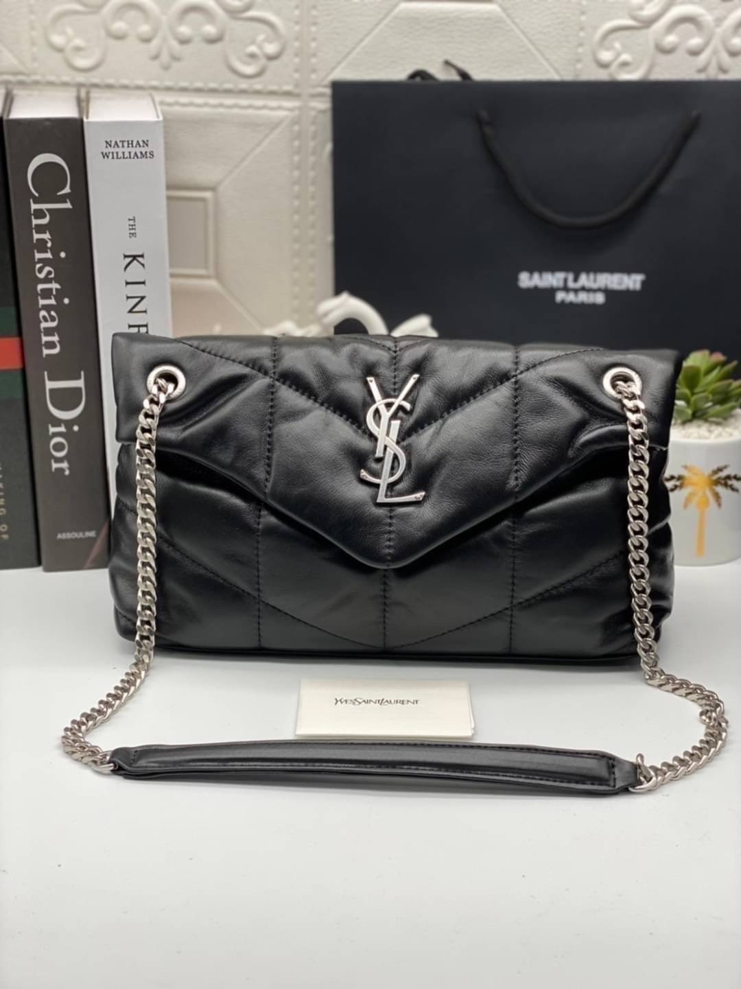 28cm YSL PUFFER SMALL CHAIN BAG IN QUILTED / Yves Saint laurent puffer small chain bag in quilted กระเป๋าสะพายรุ่นยอดนิยม ทรงสวย ใช้ได้บ่อยไม่มีเบื่อ วัสดุหนังสัมผัสนิ่มมือ ดีไซน์เรียบหรู