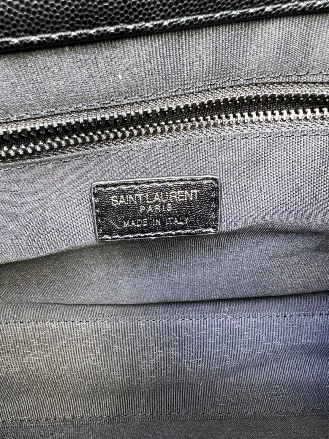 หนังแท้ YSL college large chain bag in quilted leather 30cm กระเป๋าสะพายใบใหญ่ ดีไซน์ทรงสวยหรู ตอบโจทย์ได้ทุกสไตล์ ภาพสินค้าถ่ายจากงานขายจริง ใช้งานต่างประเทศได้