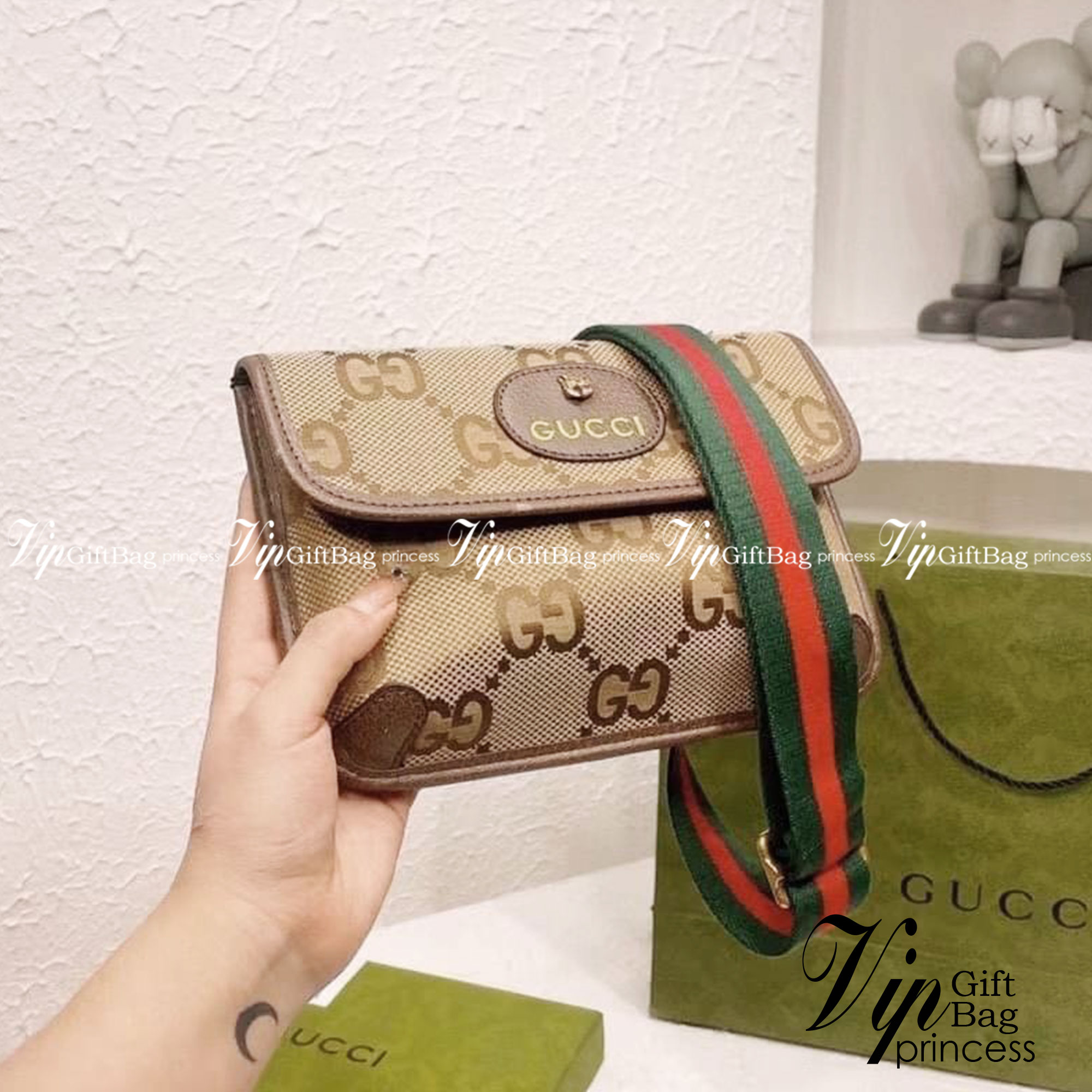 Gucci Neo Vintage small messenger bag / Gucci GG Supreme Canvas Tiger Head Chest Bag อีกหนึ่งในสัญลักษณ์ที่สำคัญของแบรนด์ วัสดุแคนวาสโมโนแกรมสวยงาม ใช้ได้ทั้งชายหญิง ภาพถ่ายจากงานขายจริง ใช้งานต่างประเทศได้