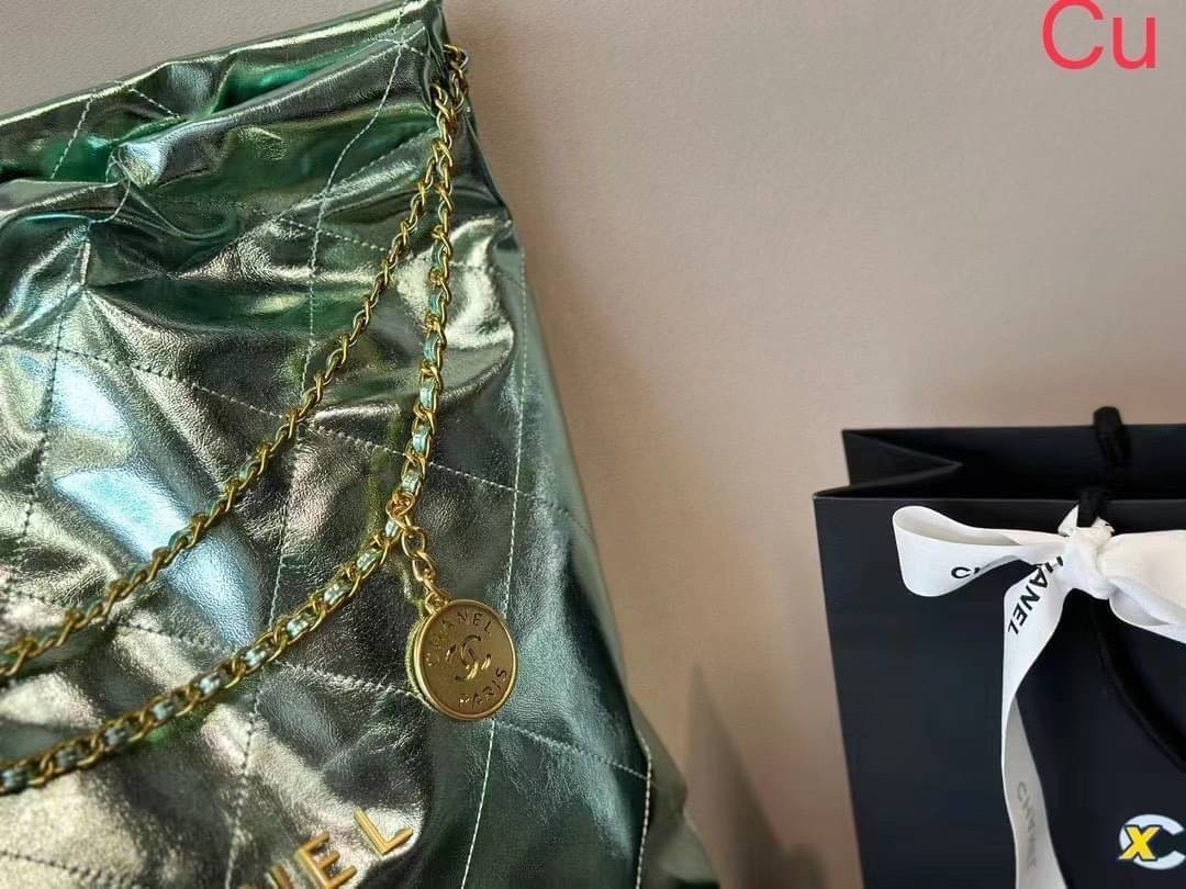 Chanel ss22 Logo CC shopping tote bag Metallics Color คอลสีใหม่เงางาม เข้าแล้วปังๆ หรูหรา สวยเลิศไปเลยค่า กระเป๋าทรงโท้ทที่มาแรงที่สุดในตอนนี้ก็คือรุ่นนี้เลย ใช้งานง่ายรุ่นนี้สามารถใช้ได้ทั้งผู้หญิงและผู้ชายน้า