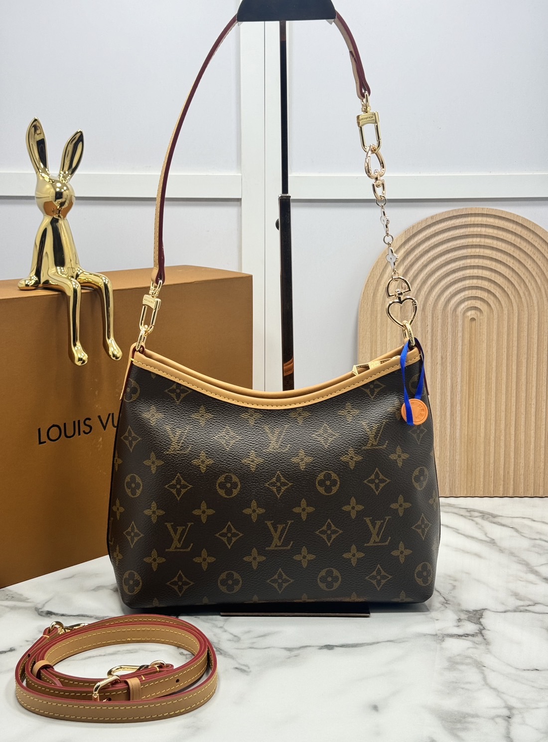 ORI หนังแท้ | LV CarryAll Monogram canvas 25cm กระเป๋าสะพายแครี่ออลรุ่นใหม่ ขนาดกำลังสวย ดีไซน์เรียบหรู มาพร้อมห่วงโซ่หัวใจห้อยสุดคิ้ว และสายสะพายแยกถอดได้ สวยหรูคลาสสิก