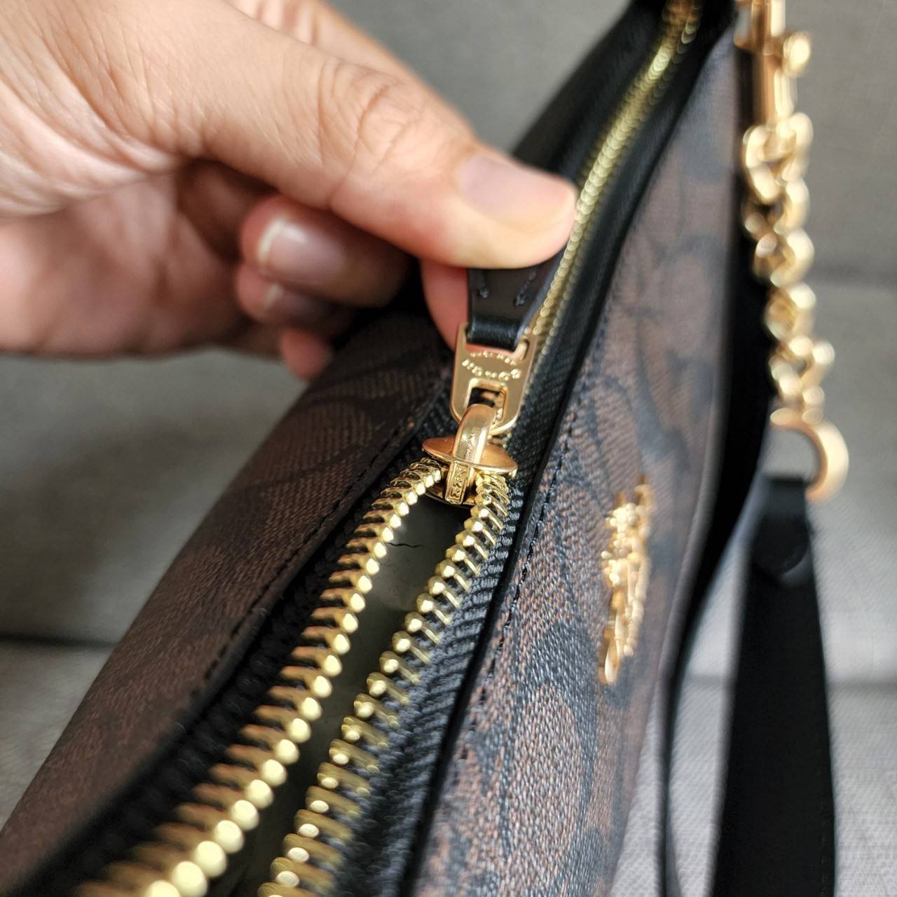 พร้อมส่งครบสี สวยทุกสีเลยค่า😘 ((CA173//CA209//CA548)) COACH TERI SHOULDER BAG 🔹กระเป๋าทรงพอช ในรูปแบบหนังแท้ หนังนิ่มสวยมากค่ะ