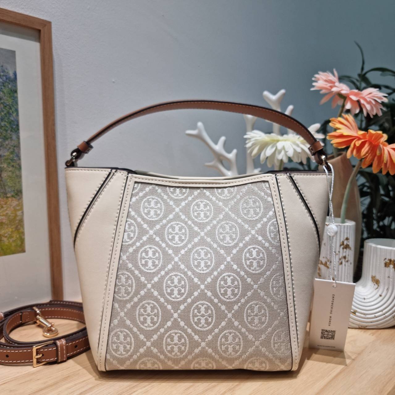 TORY BURCH SMALL T MONOGRAM MCGRAW BUCKET BAG กระเป๋าทรงบัคเก็ตโมโนแกรม เกรดออริ สลับแท้ 1:1 ใช้งานต่างประเทศได้