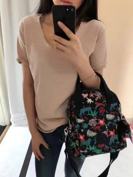 Kipling Mini Backpack K12688 กระเป๋าขนาดมินิ ใช้งานได้ถึง 3 แบบ ปรับเป็นเป้สะพายหลัง สะพายข้าง และมีหูหิ้ว ลวดลายสวยน่ารัก มีช่องเก็บหลายช่องแยกเก็บของจุกจิก ด้านข้างมีช่องโล่งไว้ใส่ขวดน้ำหรือของที่ต้องหยิบใช้บ่อยครั้ง สะพายได้กับสาวทุกลุคเลยค่ะ ไม่ควรพลา
