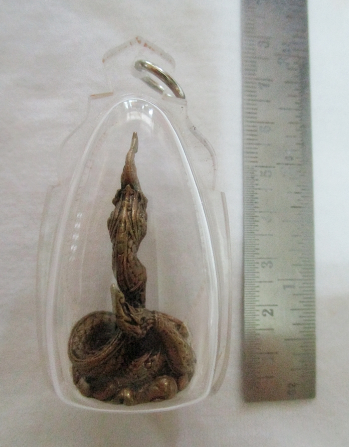 พญานาคองค์ใหญ่เนื้อทองเหลืองเลี่ยมกรอบใสพร้อมใบคาถาค่ะ