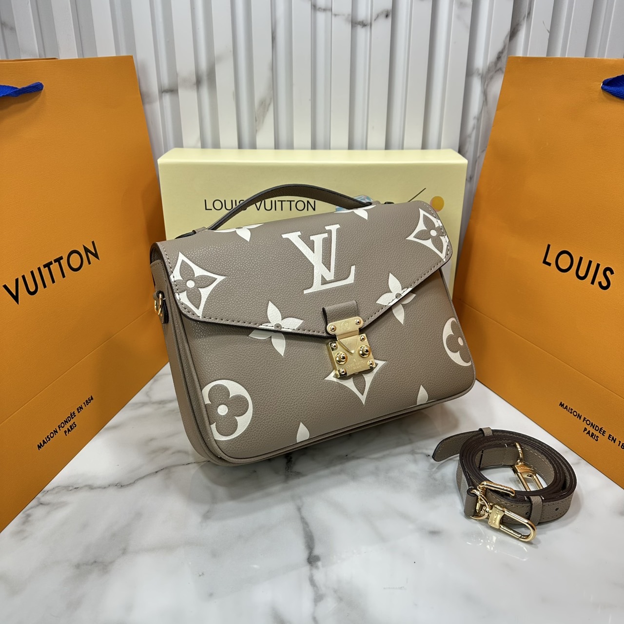 ORI หนังแท้ | LV Pochette Metis Monogram Empreinte leather กระเป๋าสะพาย อีกหนึ่งผลงานเด่นประจำฤดูกาล Spring 2021