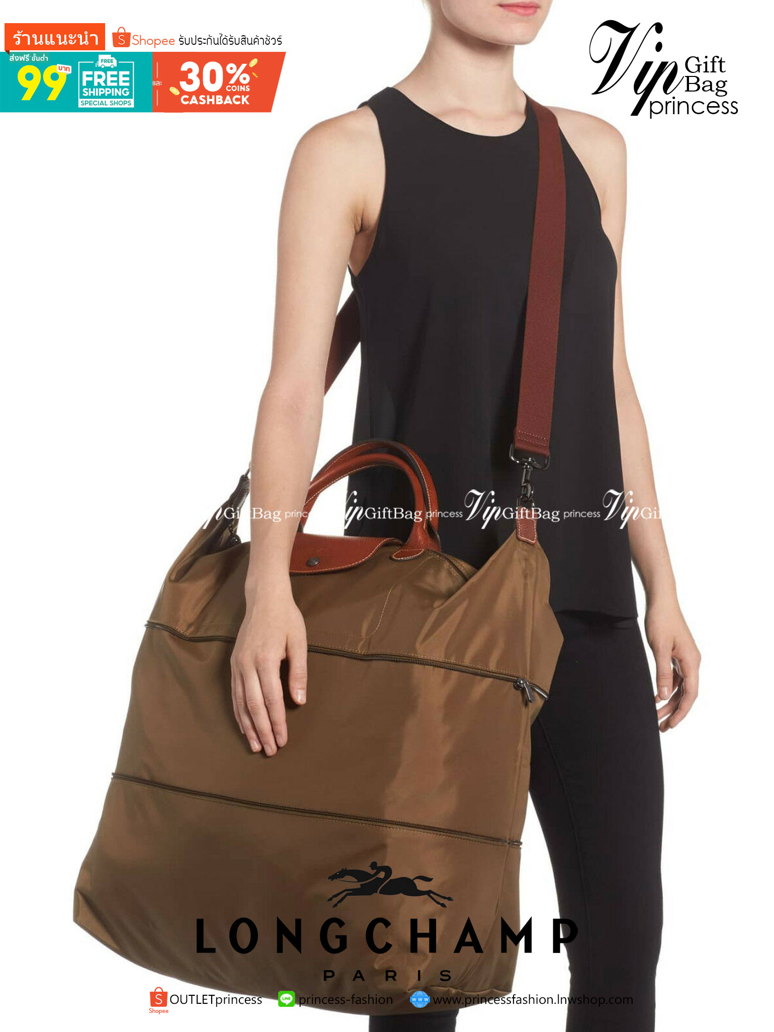 LONGCHAMP LE PLIAGE CLUB TRAVEL BAG กระเป๋าขนาดใหญ่สำหรับการเดินทาง เราเรียกที่นี้ว่า travelling bag รุ่นคลาสสิค มาพร้อมสายสะพายยาวที่ปรับและถอดออกได้ ความพิเศษของรุ่นนี้ที่ครองใจนักเดินทางทั่วโลก คือซิปรอบตรงกลางตัวกระเป๋า สามารถเปิดซิปเพื่อขยายขนาดและพั