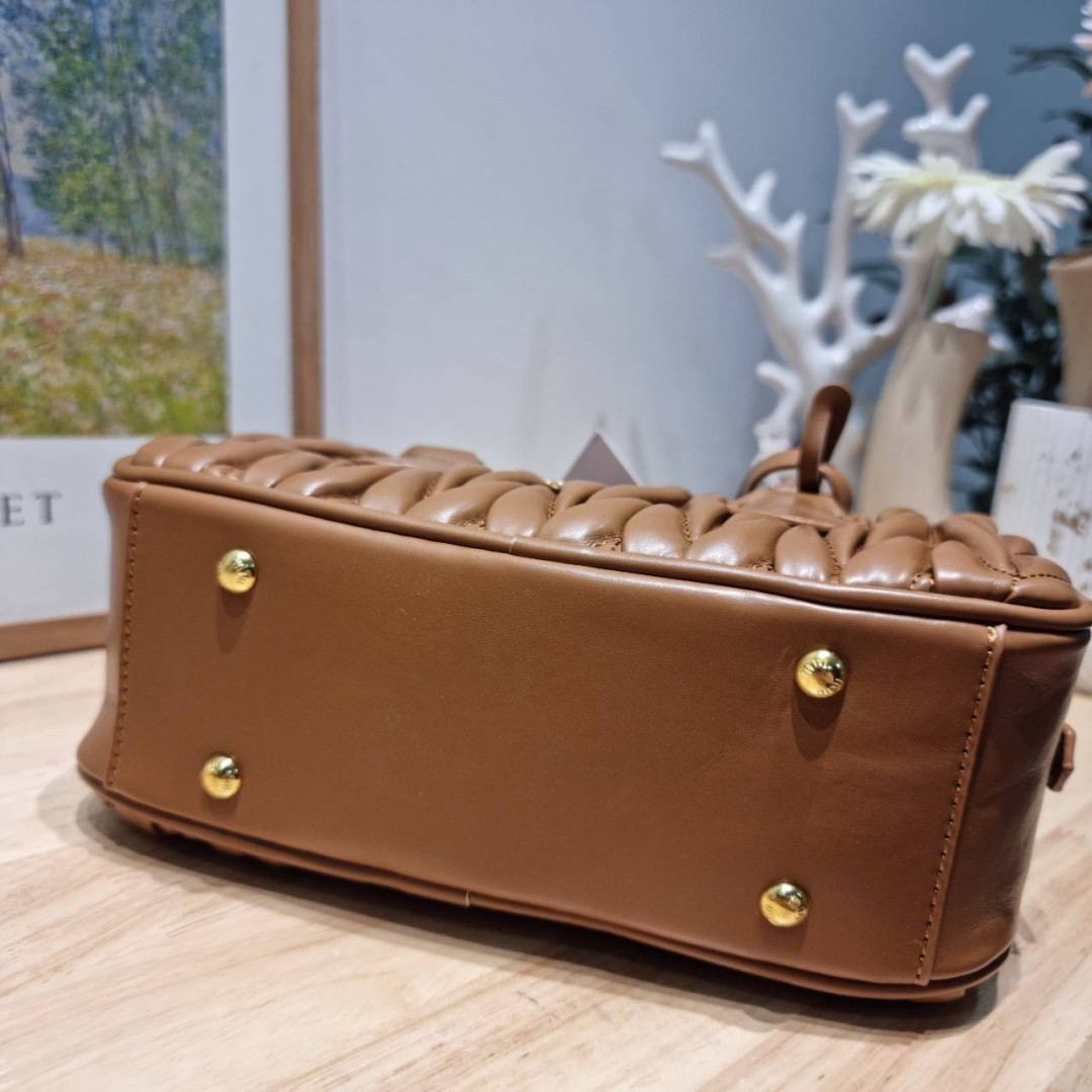 MIU MIU ARCADIE METELASSE LEATHER BAG กระเป๋าถือ/สะพายสุดชิค คุ้มมากไม่อยากให้พลาดน้า