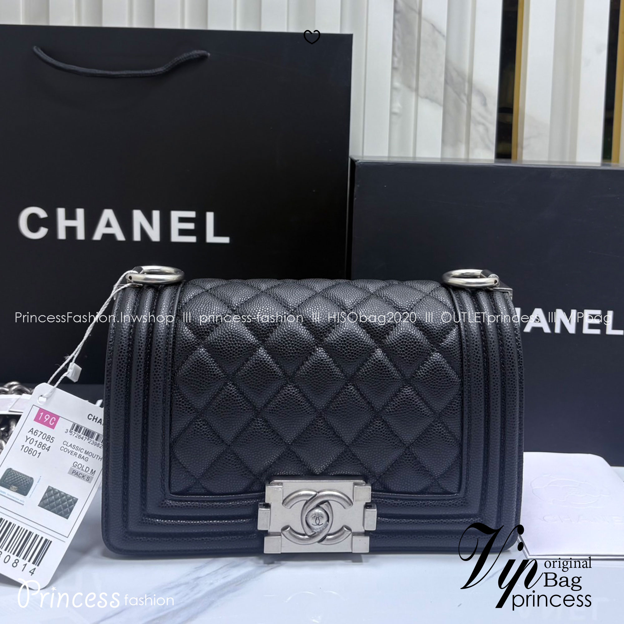 ORI หนังแท้ | CHANEL Boy 20cm shoulder bag กระเป๋าสะพายรุ่นยอดนิยมสุดคลาสสิคตลอดกาล หรูหราระดับตำนาน สวยงามเหนือกาลเวลา ขนาดเล็กน่ารัก ไม่ว่าเวลาจะผ่านไปเเค่ไหนก็ไม่เคย Out เรียบ หรู คลาสสิค ผู้ดี ไฮโซที่แท้ทรูสวยมากค่ะ