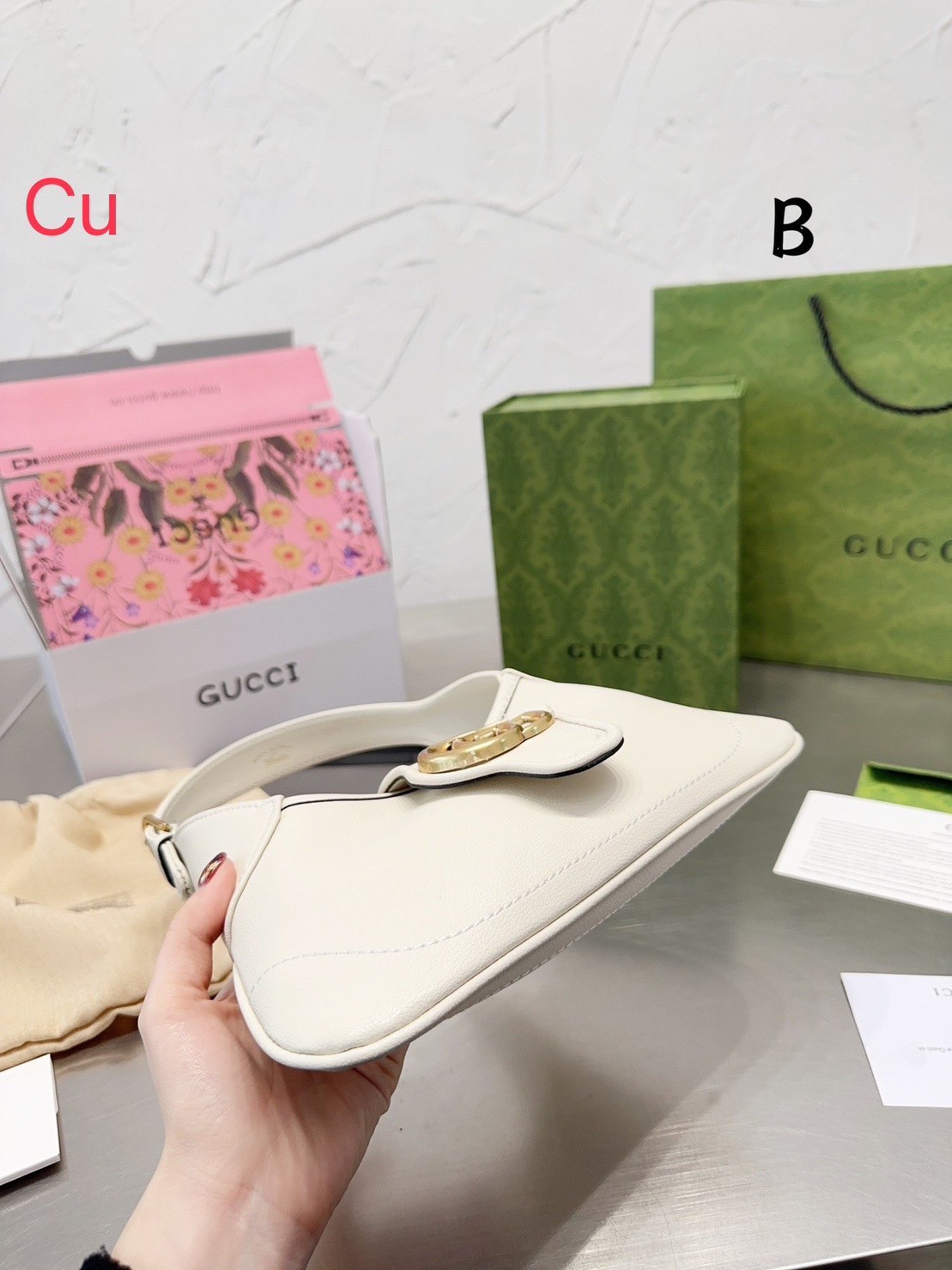 GUCCI Aphrodite small shoulder bag / GG shoulder bag / GUCCI BAG พร้อมส่ง 4 สี กระเป๋าสะพายไหล่ โดดเด่นด้วยโลโก้ใหญ่อะไหล่ทอง งานหนังเต็มใบ ผสานดีไซน์ของความคลาสสิคได้อย่างลงตัว