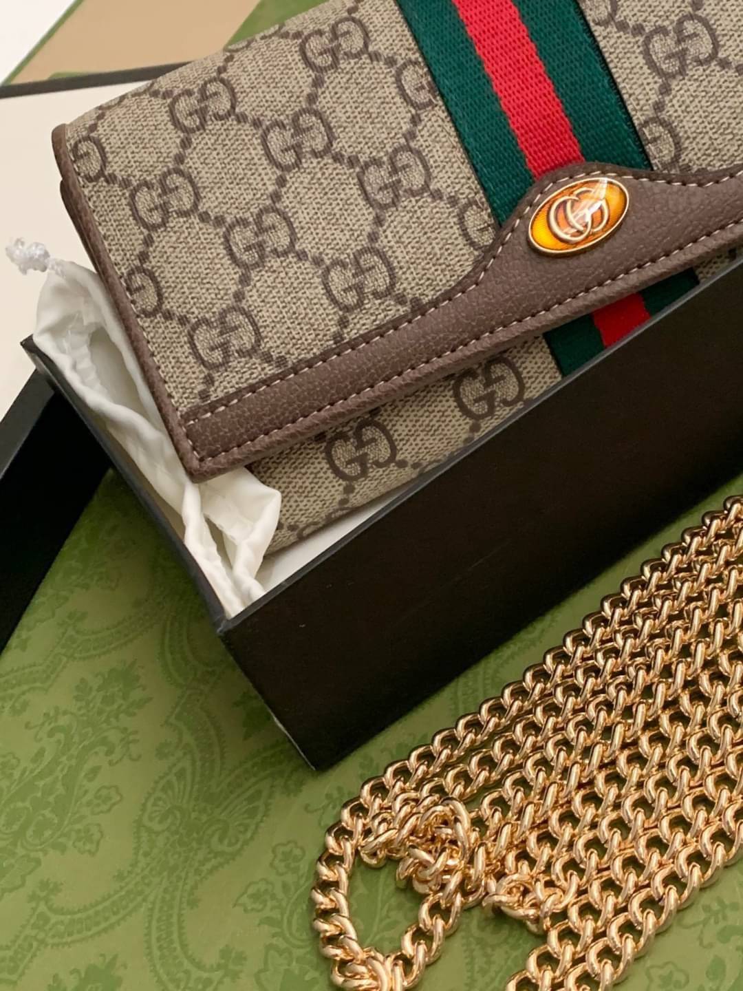 พรีเมี่ยมกิ๊ฟแท้ 100% 】GUCCI PRINT GG Unisex Wallet Crossbody With Chain กระเป๋าสตางค์ใบยาวคล้องไหล่หนังแท้ [Box set]
