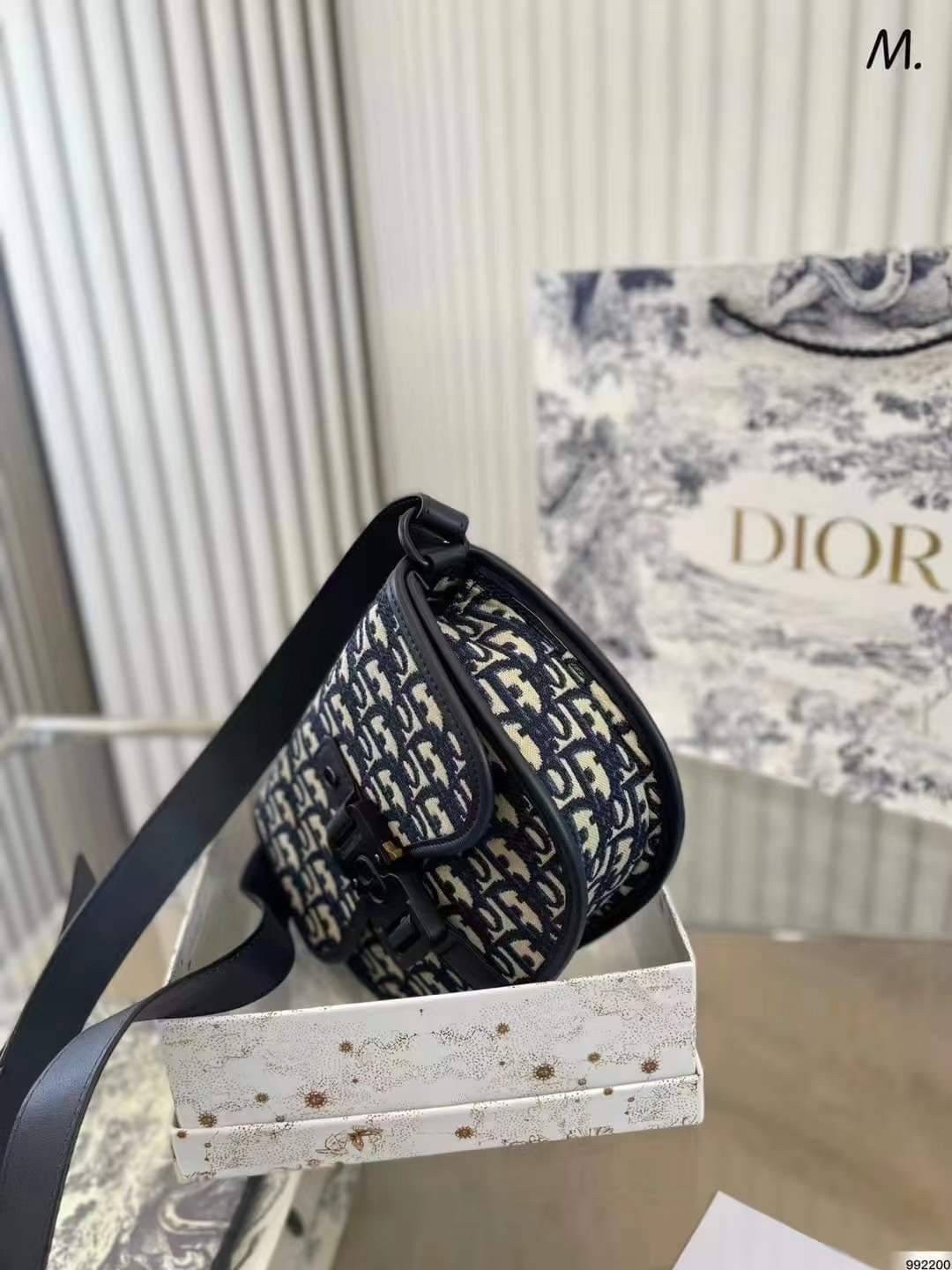 DIOR MINI GALLOP BAG WITH STRAP ภาพถ่ายจากงานขายจริง ใช้งานต่างประเทศได้
