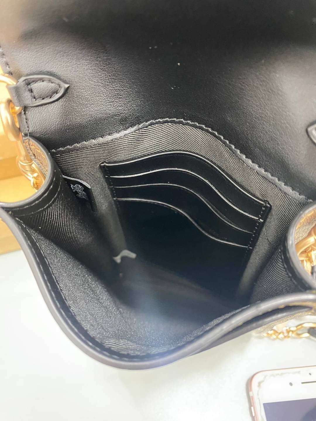 COACH RACHEL PHONE CROSSBODY IN SIGNATURE CANVAS พร้อมส่ง กระเป๋าสะพาย case phone ต้องมา ให้คุณพกพา gadget ล้ำไปได้ทุกที่ ใส่โทรศัพท์มือถือได้ทุกรุ่น ดีไซน์ใหญ่กว่าเดิม