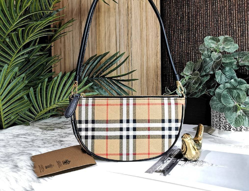พรีเมี่ยมกิ๊ฟแท้ 100% 】BURBERRY FRAGRANCES VINTAGE SHOULDER BAG VIP GiFT WITH PURCHASE (GWP) พรีเมี่ยมกิ๊ฟ Limited Edition จากเคาน์เตอร์ BURBERRY FRAGRANCES