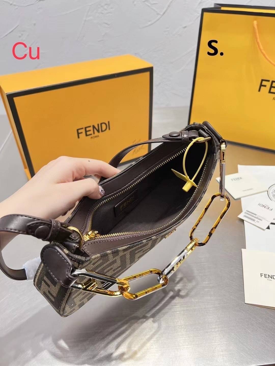Fendi O'Lock Swing tapestry fabric pouch / Fendi Shoulder Bag กระเป๋าสพายไหล่เฟนดิ พร้อมสายสะพาย 2 เส้น สวยหรู ภาพถ่ายจากงานขายจริง ใช้งานต่างประเทศได้