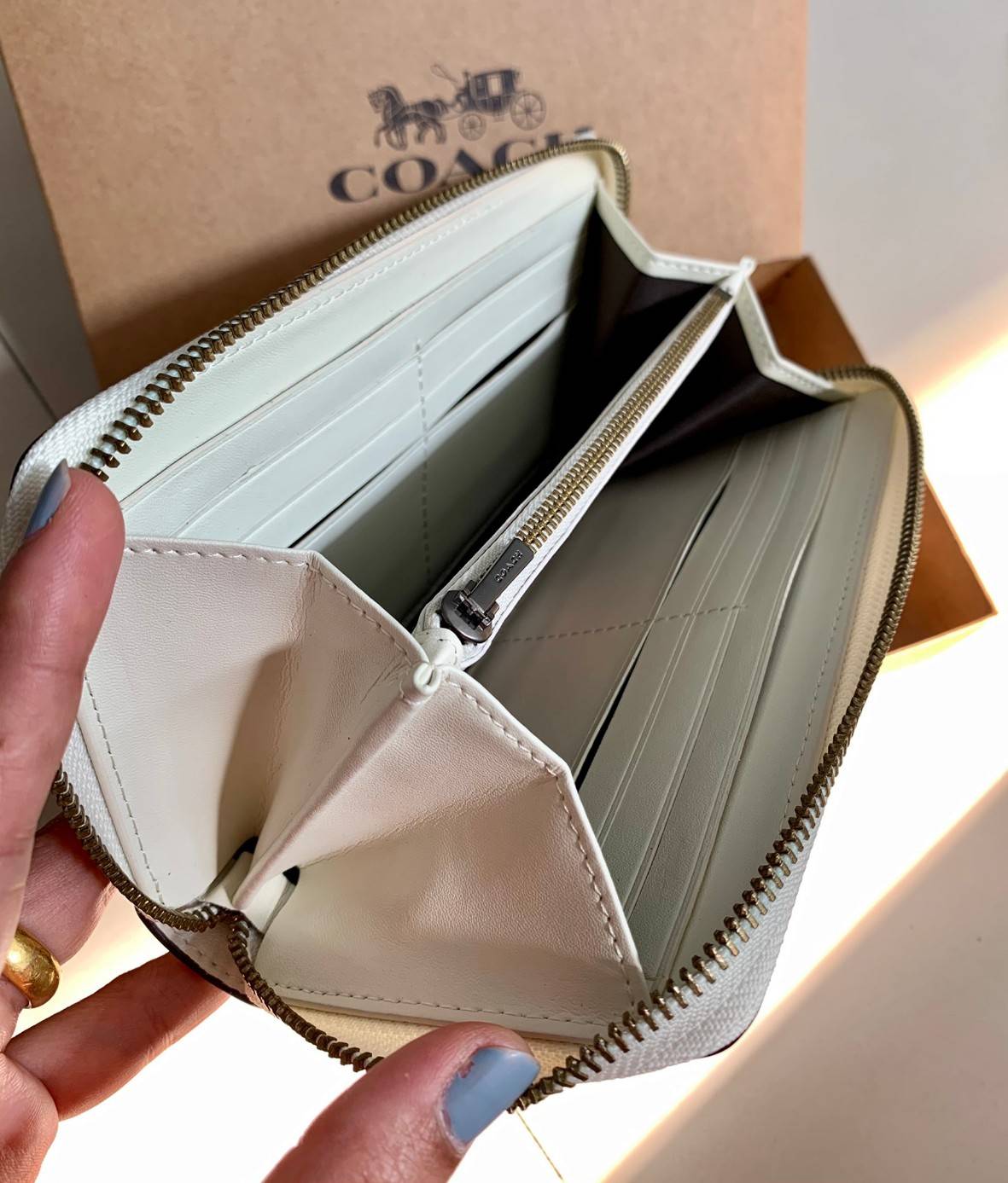 ของแท้ 💯% COACH ZIP WALLET SNOOPY LIMITED ((16122B)) พร้อมส่ง!! กระเป๋าเงินใบยาวซิปรอบ หนังแท้ลายหนังสวย