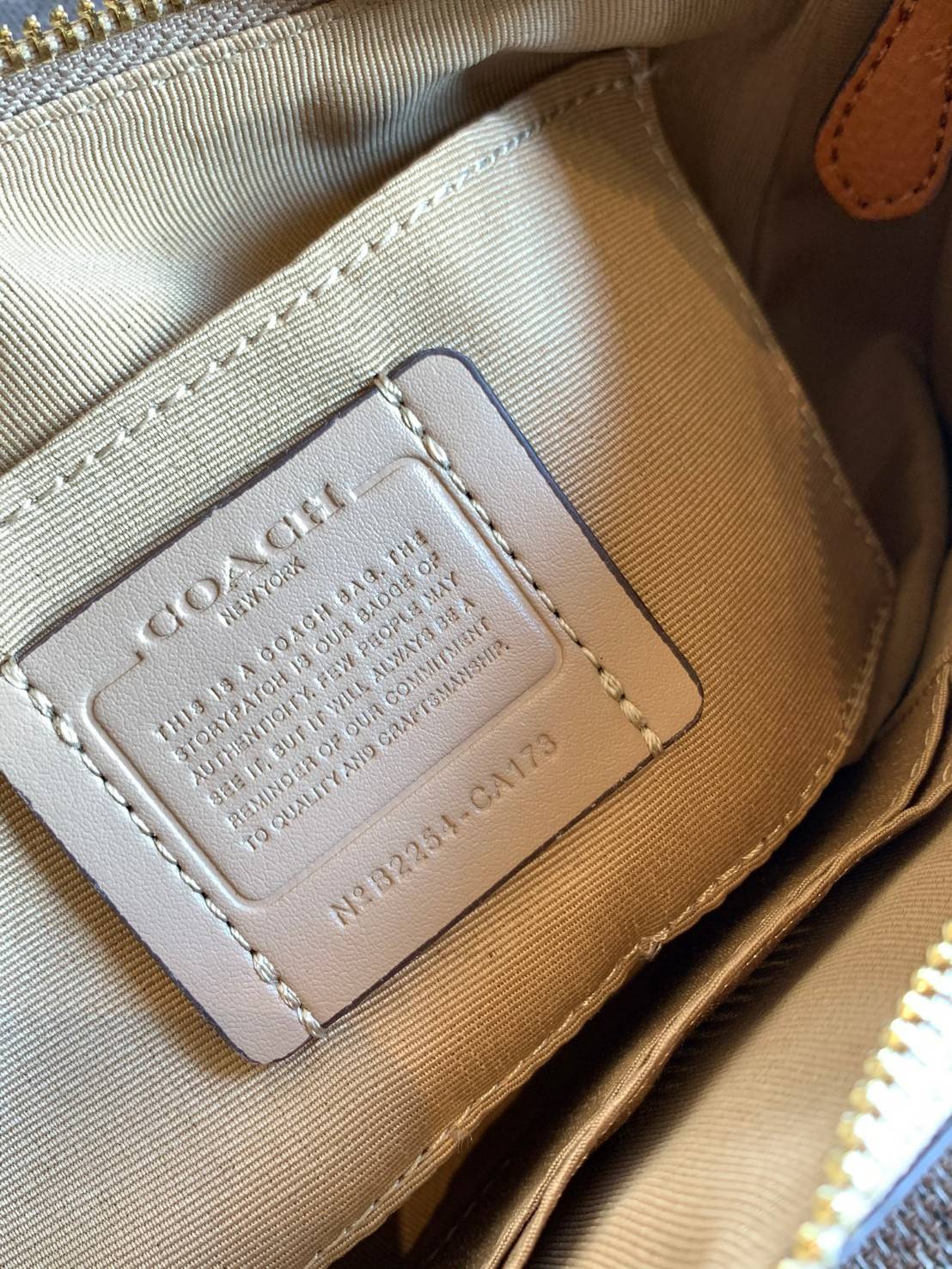 พร้อมส่งครบสี สวยทุกสีเลยค่า😘 ((CA173//CA209//CA548)) COACH TERI SHOULDER BAG 🔹กระเป๋าทรงพอช ในรูปแบบหนังแท้ หนังนิ่มสวยมากค่ะ