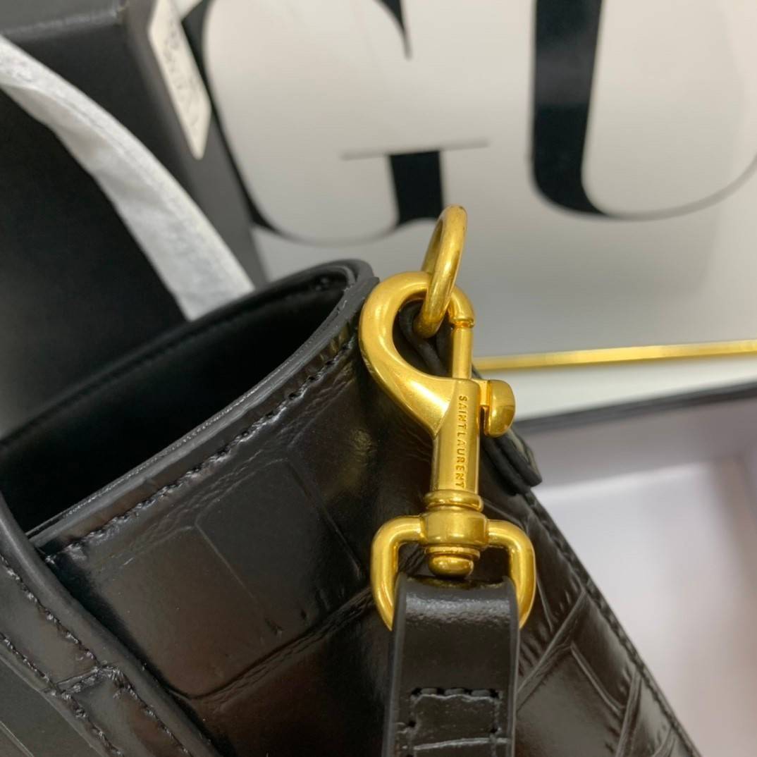 mini YSL CROC TOTE / YSL Toy croc-effect leather tote bag พร้อมส่งครบสองไซส์ *คู่ดูโอ้ สวยแบบตะโกนนน YSL BAG VIP วัสดุหนังสังเคราะห์ หนังนิ่มลายจรเข้เต็มใบ สวยหรูมาก