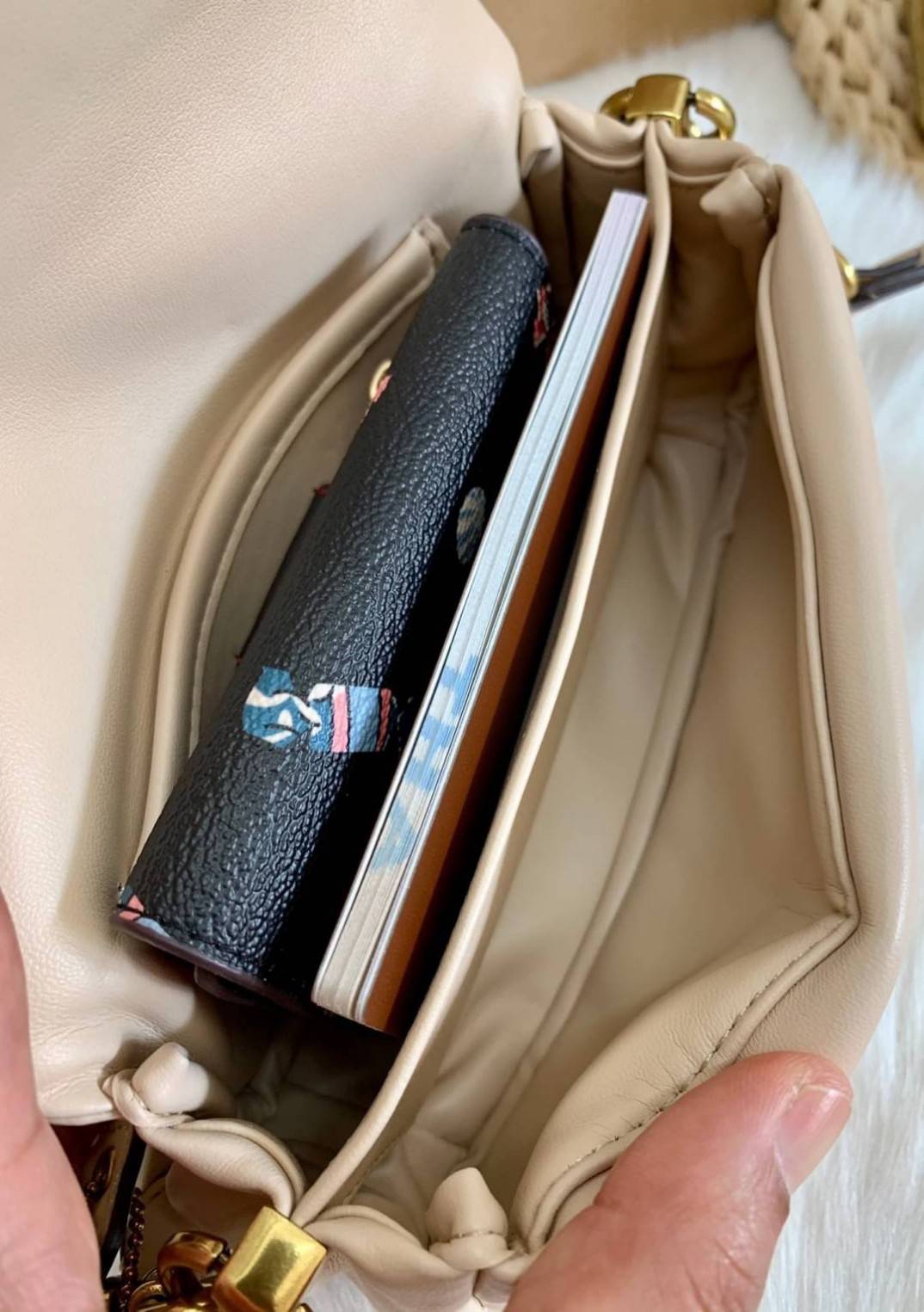 สีที่ขายดีที่สุด เหลือจากจองไม่กี่ใบนะคะ😁 COACH PILLOW TABBY SHOULDER BAG 18 ((C3880)) พร้อมส่งที่ไทย คุณภาพเกินราคา! กระเป๋าหิ้ว//สะพายแบบครอสบอดี้ร์ 🔺หนัง nappa หนานิ่ม นุ่มมากๆ รุ่นใหม่ล่าสุดค่ะ!